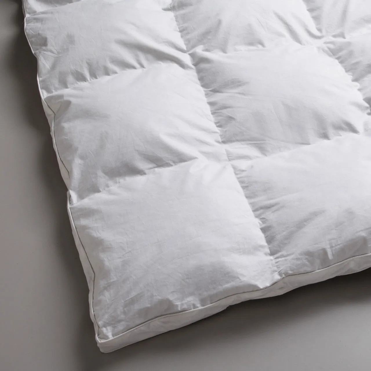White Goose Down Quilt 80/20 by Logan and Mason